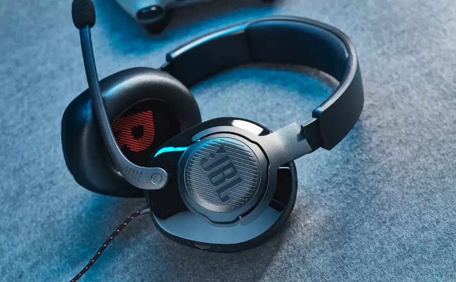 JBL Quantum 200 Wired over ear gaming headset 50mm drivers flip-up boom microphone Compatible with all platforms