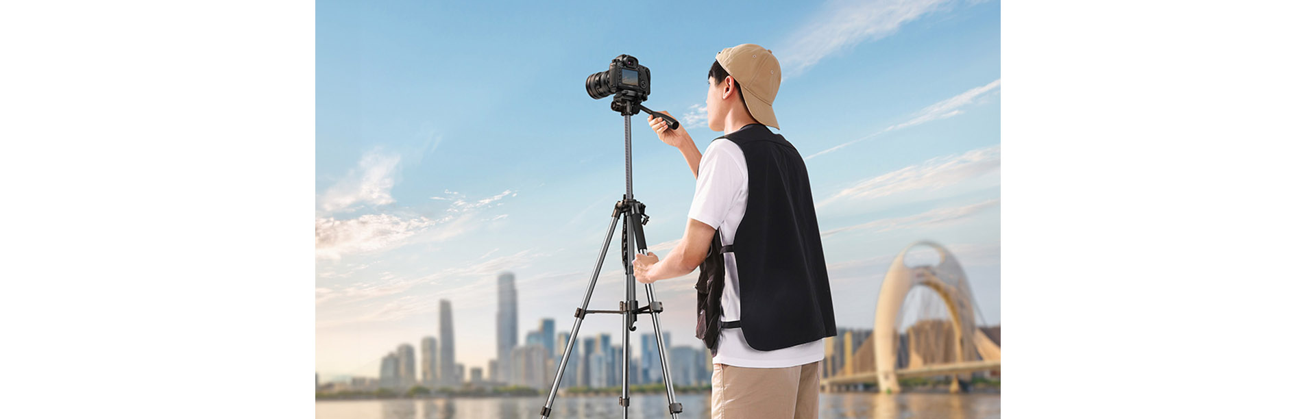 UGreen Professional Tripod for Phone and Camera [ LP661/15187 ]