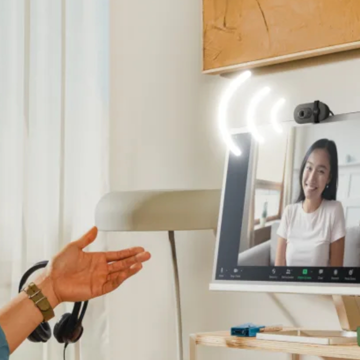 Logitech BRIO 100 webcam