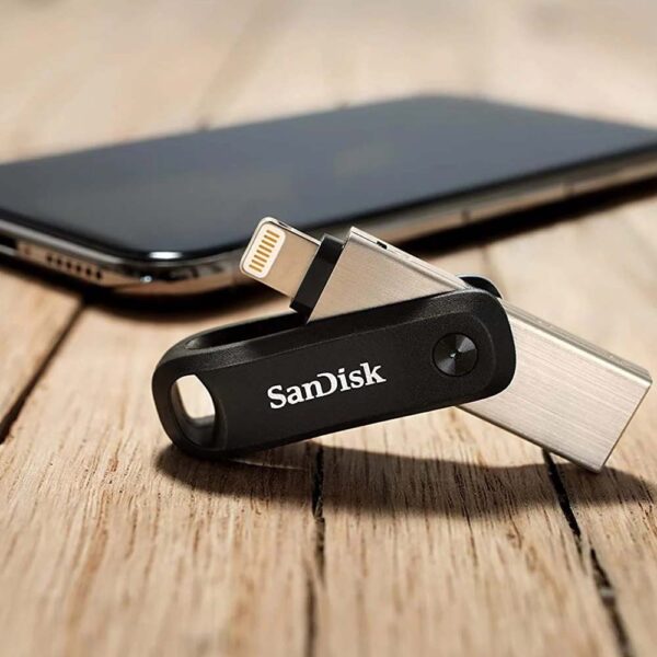 SanDisk 64GB iXpand Flash Drive Go Lightning