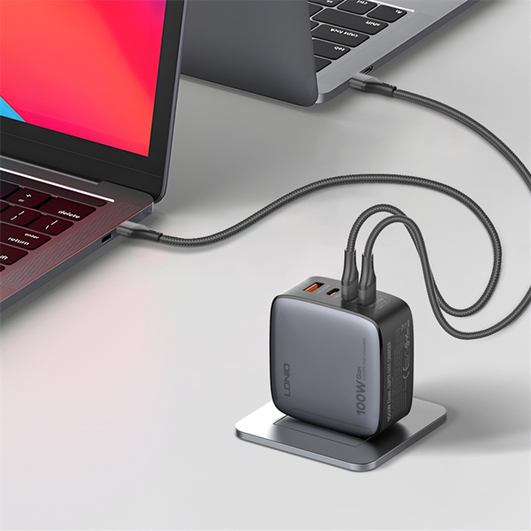 LDNIO Q408 Charger Black